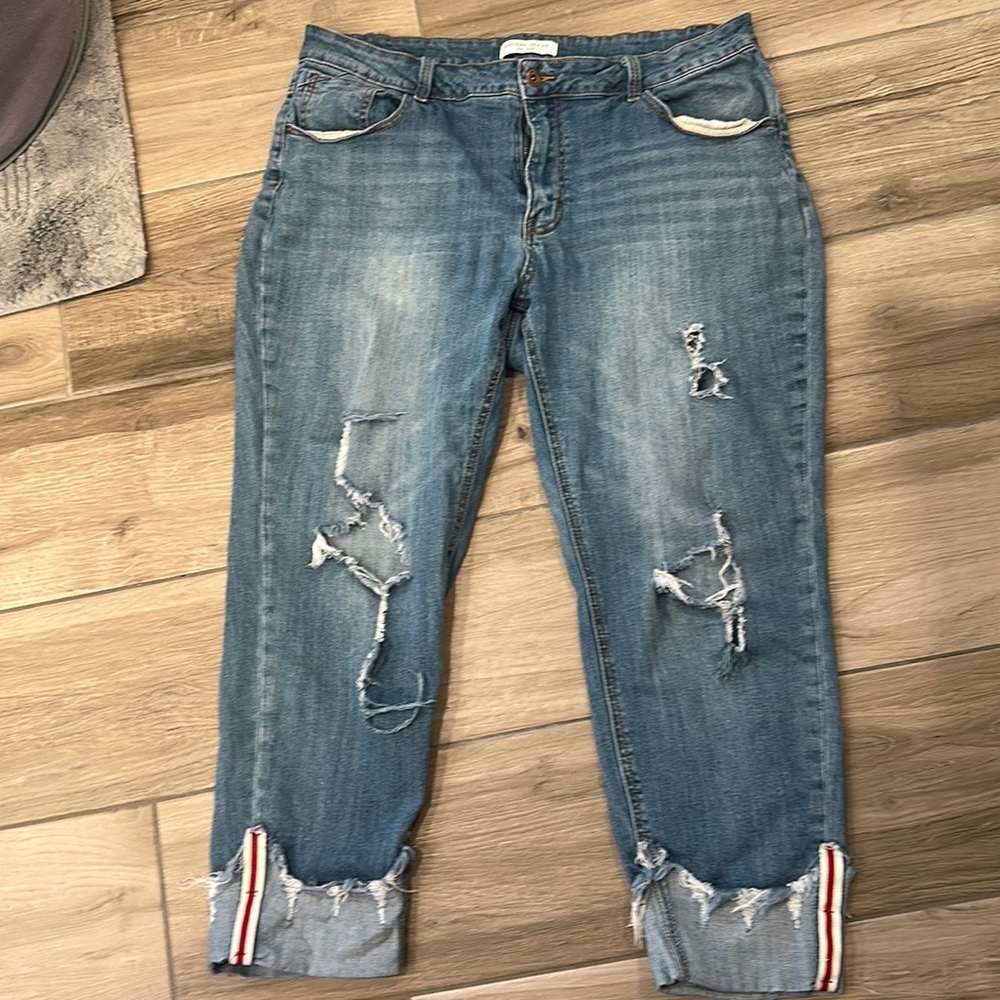 Encore jeans, brand ripped capris size 3XI